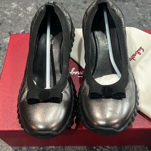 Salvatore Ferragamo. Size9. Color Antracite lamb. Metallic